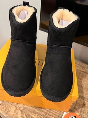 Classic Women's Black Suede Winter Faux Fur-Lined Boots